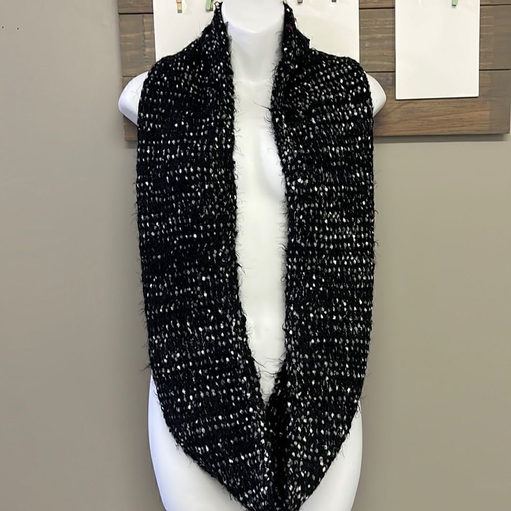 Cuddl Duds Women’s Warm Soft Winter Black/Gray/White Infinity Knit Scarf- OS